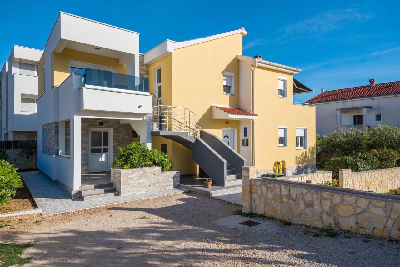 Apartments Yellow Novalja Exterior foto